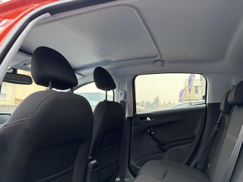 Peugeot 208 Puretech 110 s&amp;S Allure - 4 options incluses