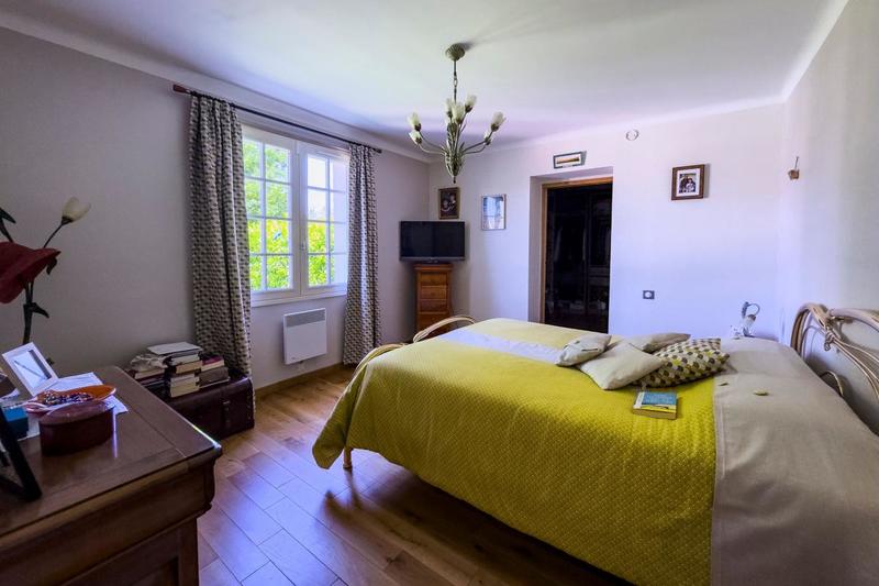 Maison - 185 m² - 5 pièces