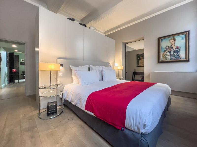 Appartement bourgeois - 231 m² - 10 pièces