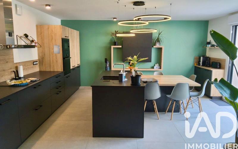 Maison - 203 m² - 7 pièces