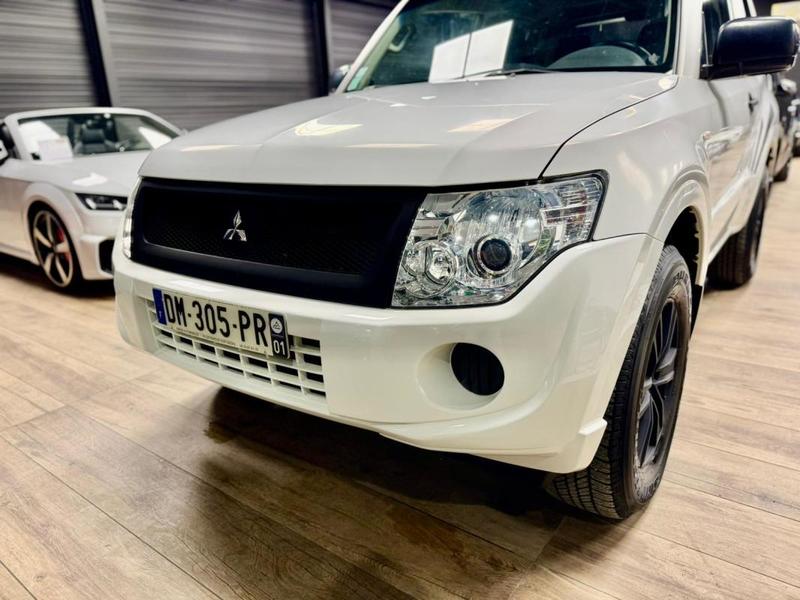 Mitsubishi Pajero III (2) 3.2 Di-D 200 Sport Black 3p