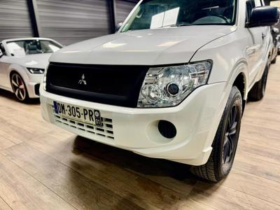 Mitsubishi Pajero III (2) 3.2 Di-D 200 Sport Black 3p