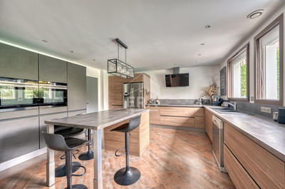 Maison - 285 m² - 8 pièces