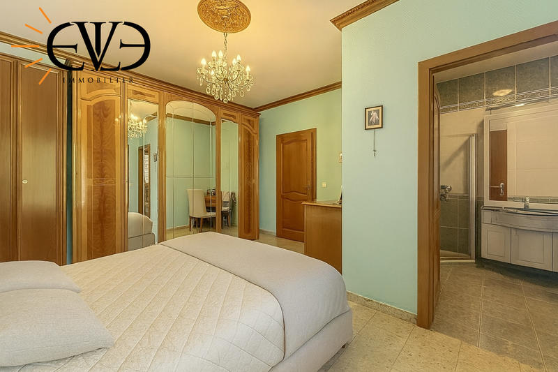 Villa - 234 m² - 7 pièces