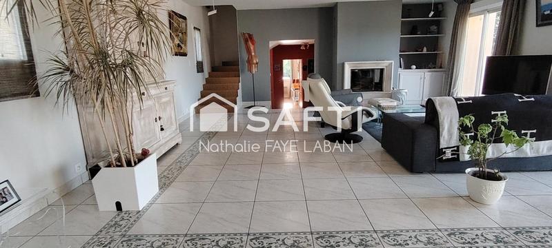 Maison - 250 m² - 8 pièces