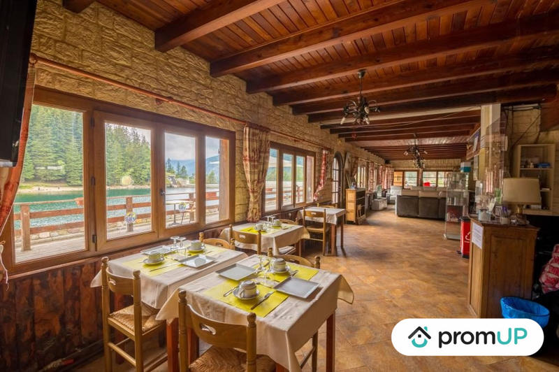 Maison - 600 m² - 17 pièces