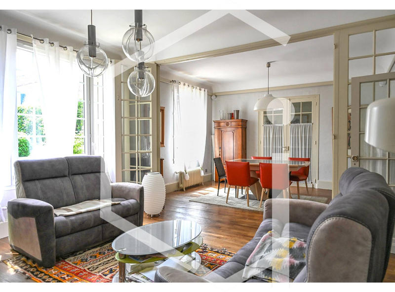 Maison - 270 m² - 14 pièces