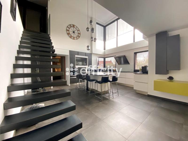 Pavillon - 270 m² - 5 pièces