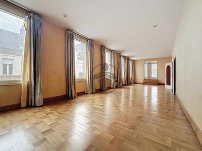 Maison - 435 m² - 22 pièces