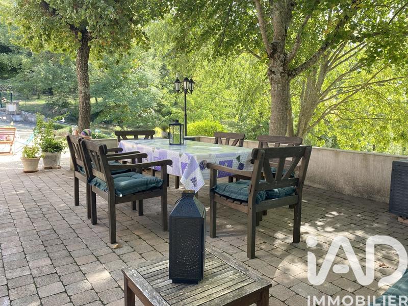 Maison - 204 m² - 8 pièces