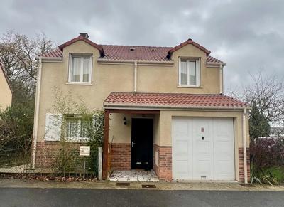 Maison - 96 m² - 6 pièces