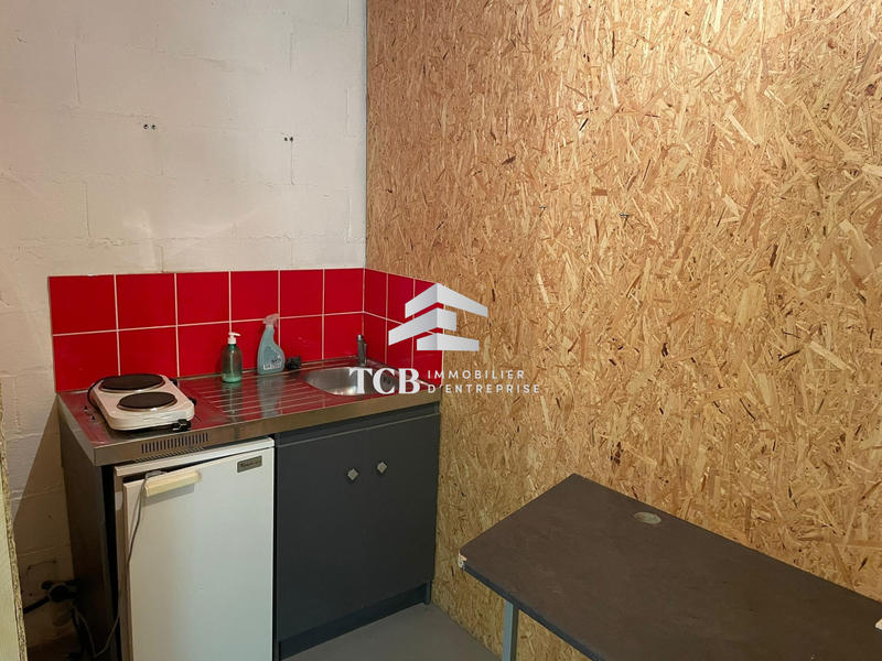 Local d'activités - 261 m²