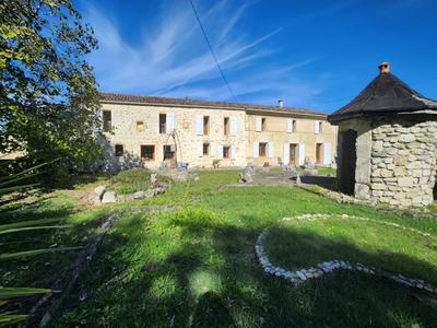 Maison en pierre - 196 m² - 5 pièces