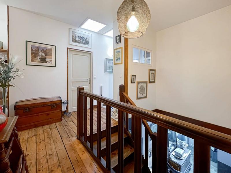 Maison - 376 m² - 12 pièces