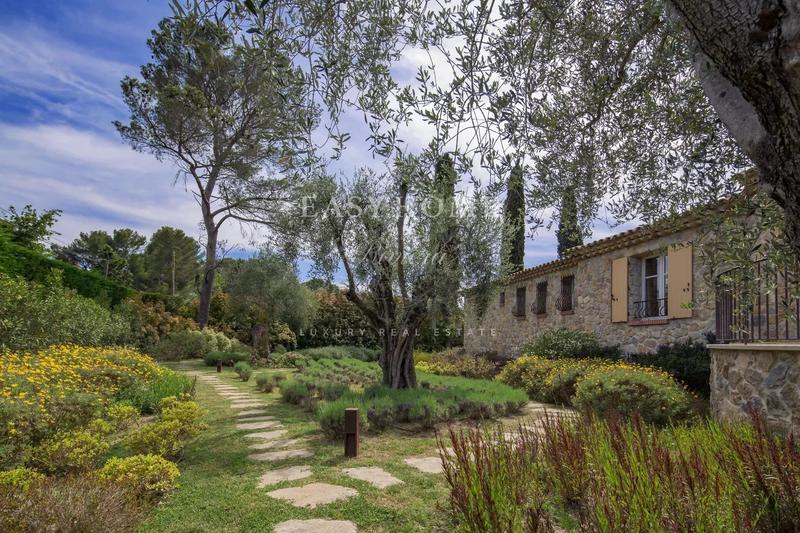 Maison - 380 m² - 10 pièces