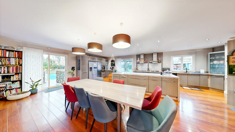Maison - 293 m² - 12 pièces