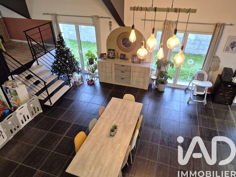 Maison - 236 m² - 8 pièces