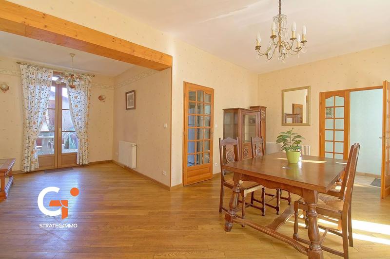 Maison - 144 m² - 8 pièces