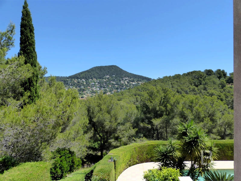 Maison - 229 m² - 9 pièces