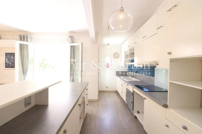 Appartement - 99 m² - 4 pièces