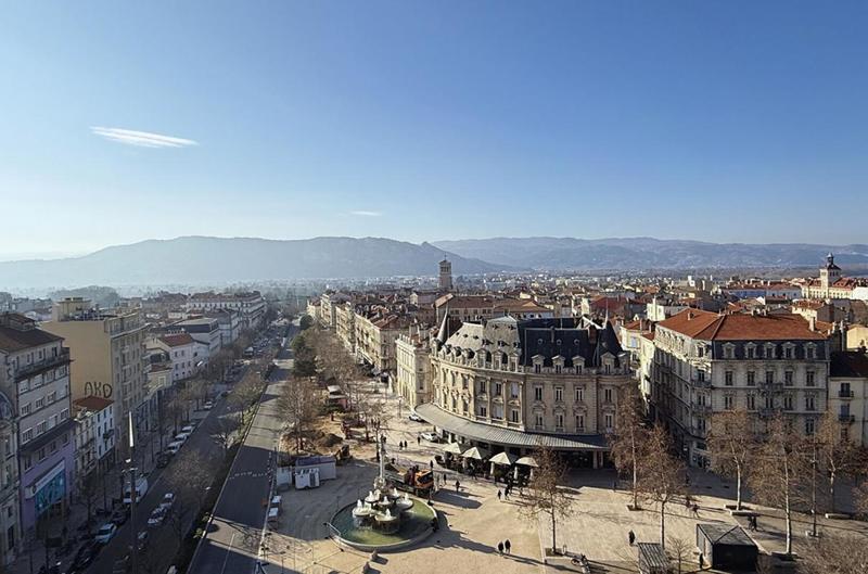 Appartement - 144 m² - 6 pièces