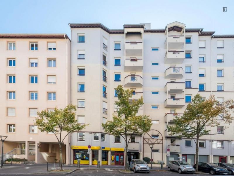 Chambre - 12 m² - 5 pièces