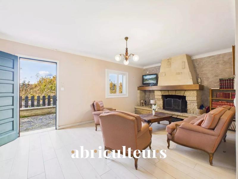 Maison - 232 m² - 8 pièces