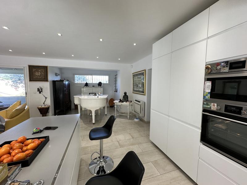 Maison - 220 m² - 10 pièces