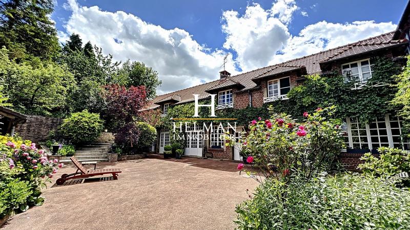 Maison - 360 m² - 15 pièces