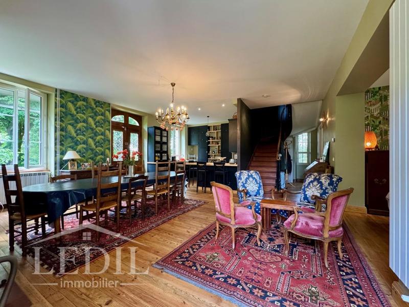 Propriété - 300 m² - 7 pièces