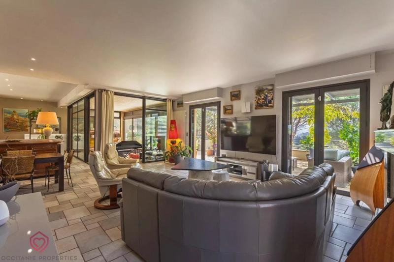 Propriété - 318 m² - 7 pièces