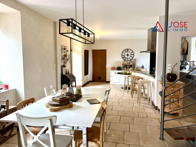 Maison - 228 m² - 7 pièces