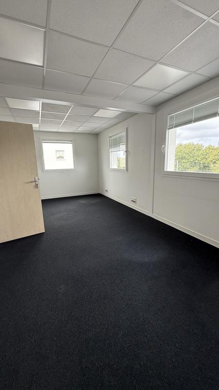Bureau - 235 m²