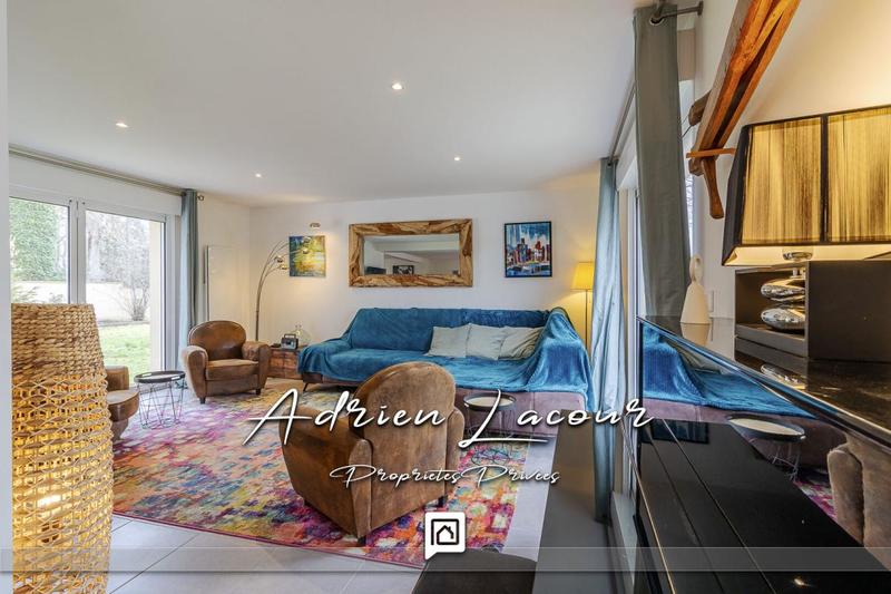 Maison - 222 m² - 12 pièces