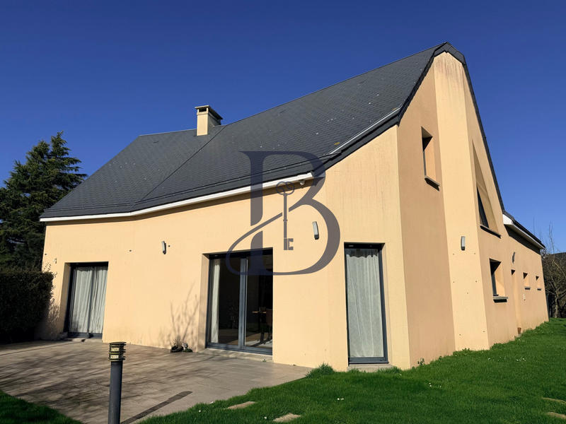 Maison - 172 m² - 9 pièces
