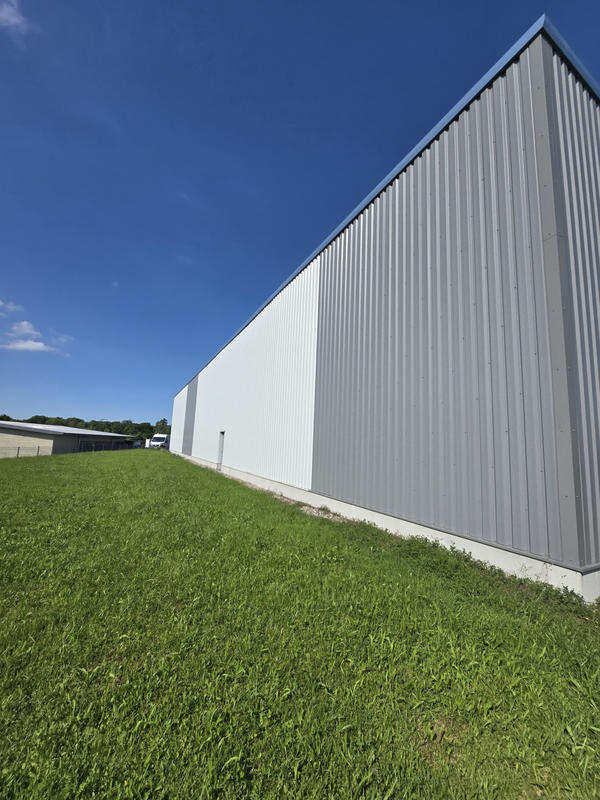 Entrepôt - 1 240 m²