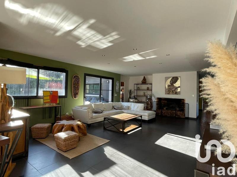 Maison - 400 m² - 12 pièces