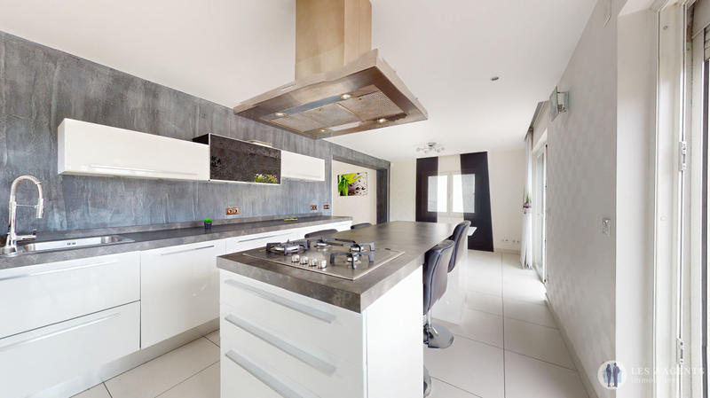 Maison - 164 m² - 8 pièces