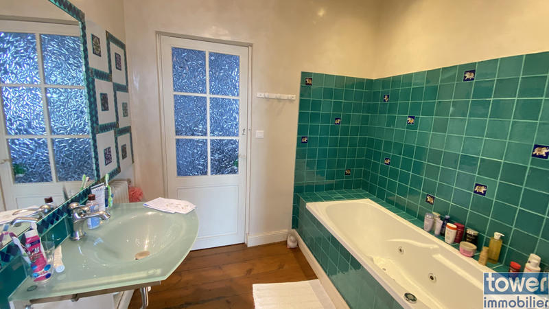 Maison - 239 m² - 6 pièces