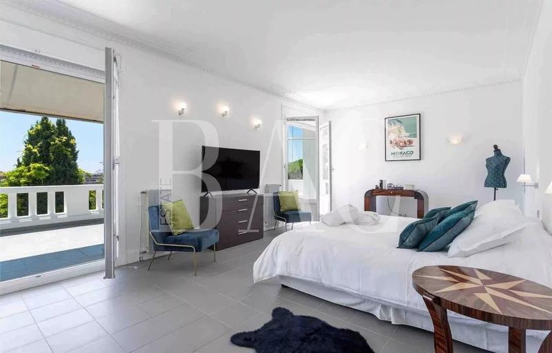 Propriété - 450 m² - 8 pièces