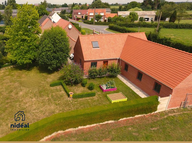 Maison - 240 m² - 8 pièces