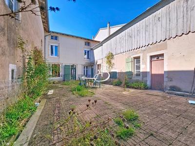 Maison - 245 m² - 6 pièces