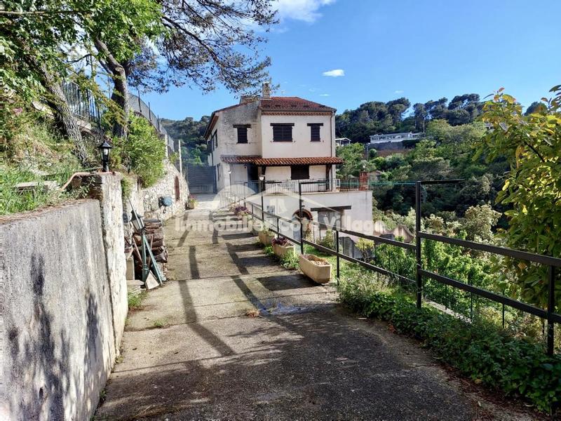 Propriété - 208 m² - 8 pièces