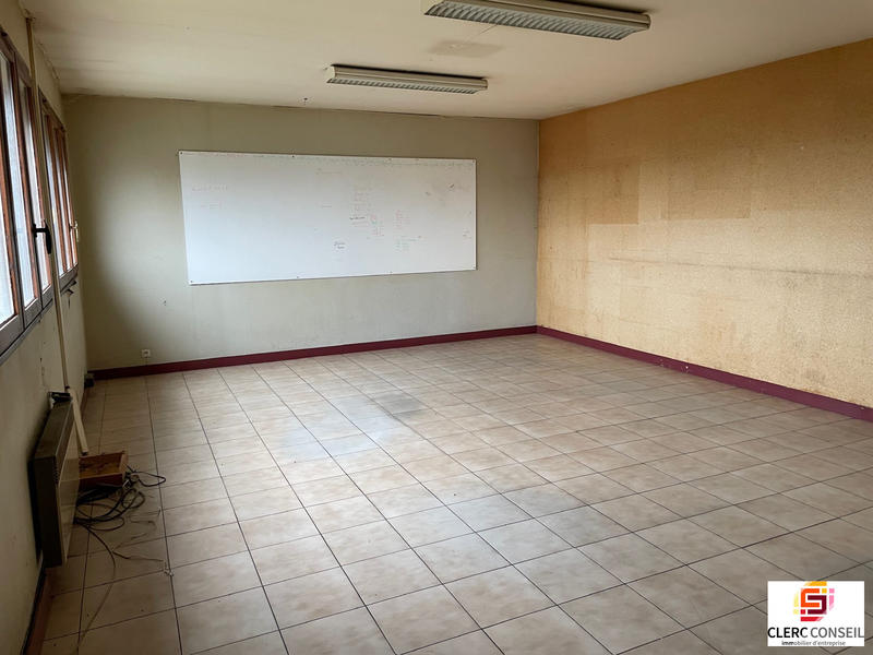Local d'activités - 1 916 m²