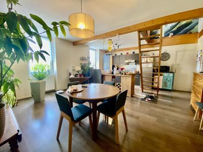 Maison - 279 m² - 9 pièces