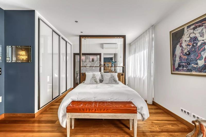 Maison - 452 m² - 12 pièces