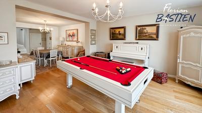 Maison - 208 m² - 7 pièces