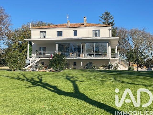 Maison - 290 m² - 8 pièces