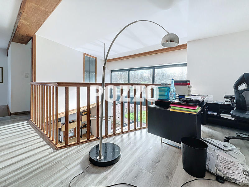 Maison - 268 m² - 9 pièces