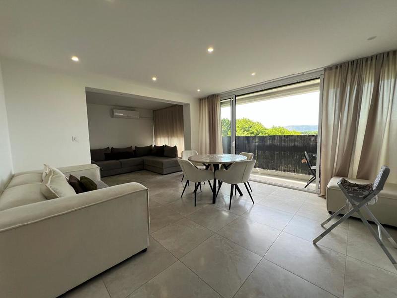 Appartement - 92 m² - 5 pièces